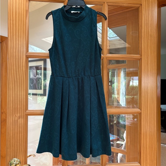 Everly Dresses & Skirts - Everly Green High Neckline Sleeveless Dress Medium